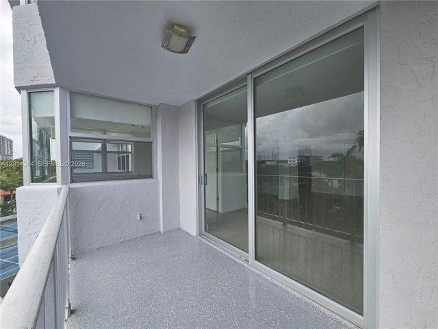 16546 NE 26th Ave 5H, North Miami Beach, FL 33160