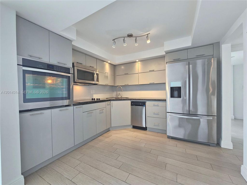 16546 NE 26th Ave 5H, North Miami Beach, FL 33160