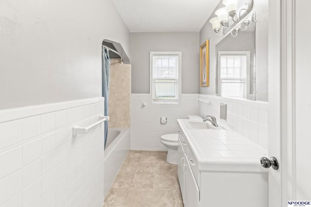 3321 N 48th Avenue, Omaha, NE 68104