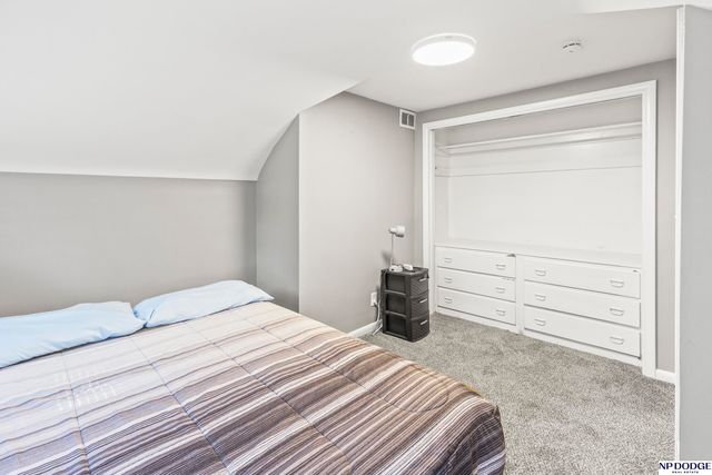 3321 N 48th Avenue, Omaha, NE 68104