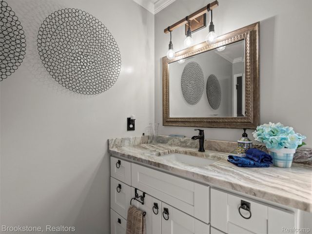 6707 Forest Pointe Boulevard, Springfield Charter Township, MI 48350