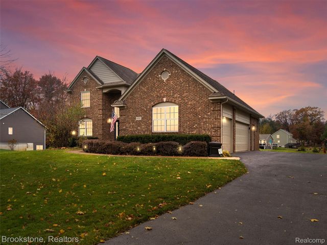 6707 Forest Pointe Boulevard, Springfield Charter Township, MI 48350