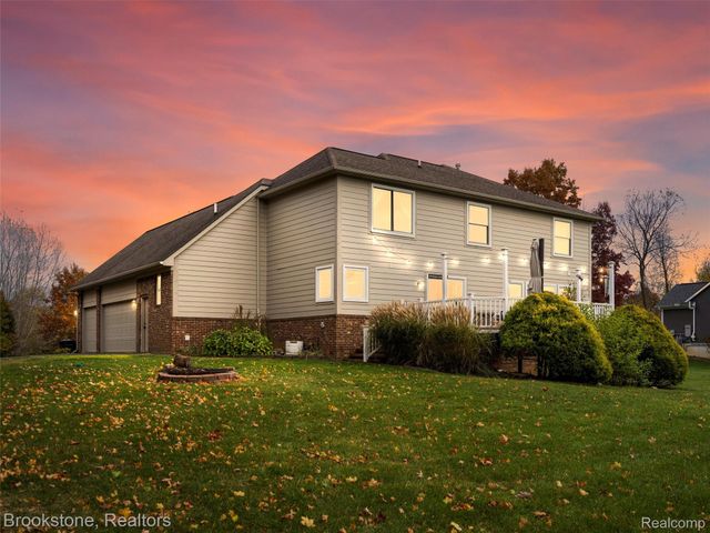 6707 Forest Pointe Boulevard, Springfield Charter Township, MI 48350