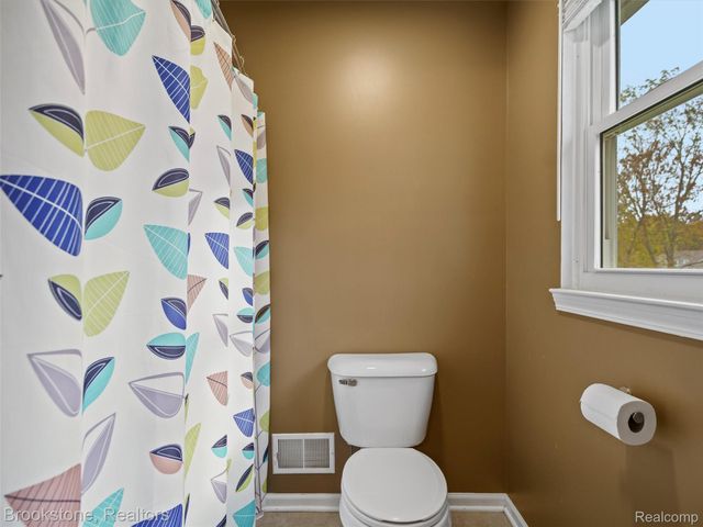 6707 Forest Pointe Boulevard, Springfield Charter Township, MI 48350