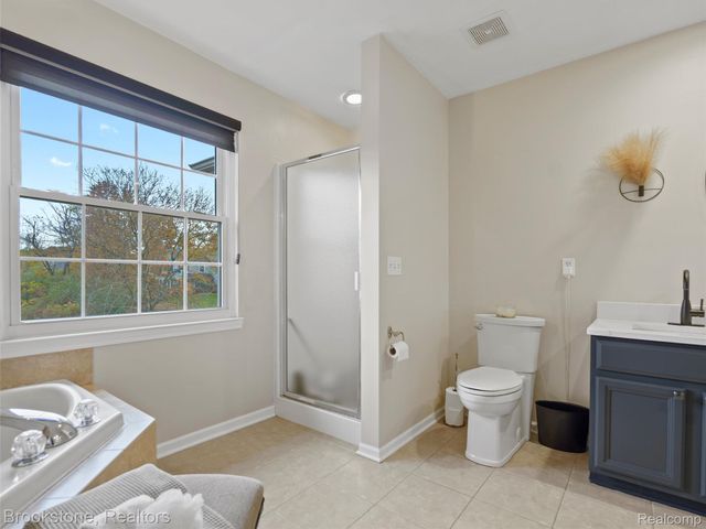 6707 Forest Pointe Boulevard, Springfield Charter Township, MI 48350