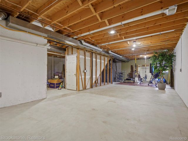 6707 Forest Pointe Boulevard, Springfield Charter Township, MI 48350