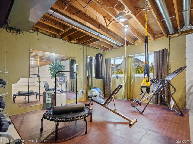 6707 Forest Pointe Boulevard, Springfield Charter Township, MI 48350