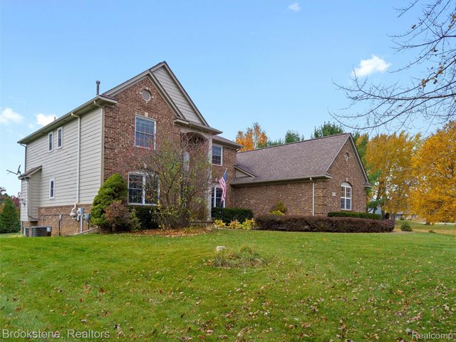 6707 Forest Pointe Boulevard, Springfield Charter Township, MI 48350