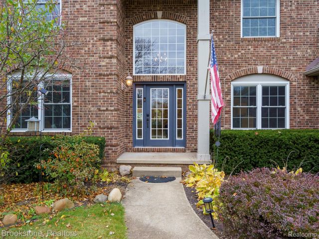 6707 Forest Pointe Boulevard, Springfield Charter Township, MI 48350