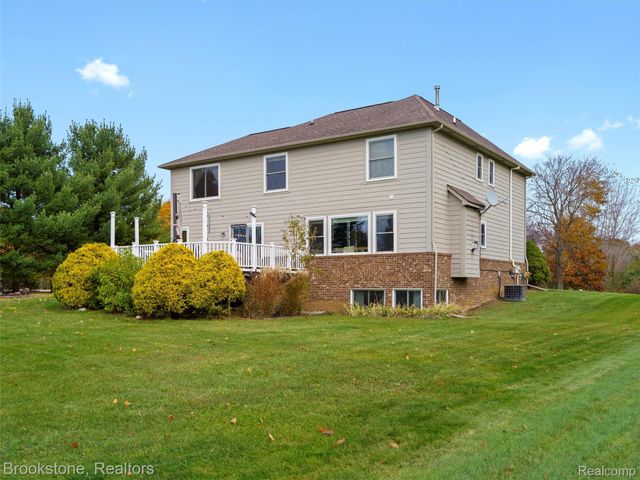 6707 Forest Pointe Boulevard, Springfield Charter Township, MI 48350