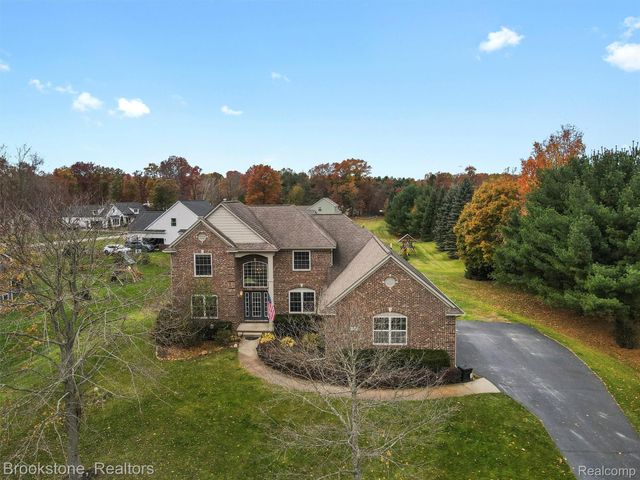 6707 Forest Pointe Boulevard, Springfield Charter Township, MI 48350