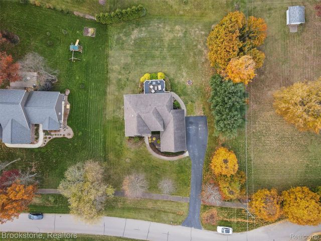 6707 Forest Pointe Boulevard, Springfield Charter Township, MI 48350