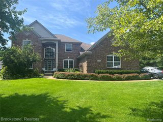 6707 Forest Pointe Boulevard, Springfield Charter Township, MI 48350