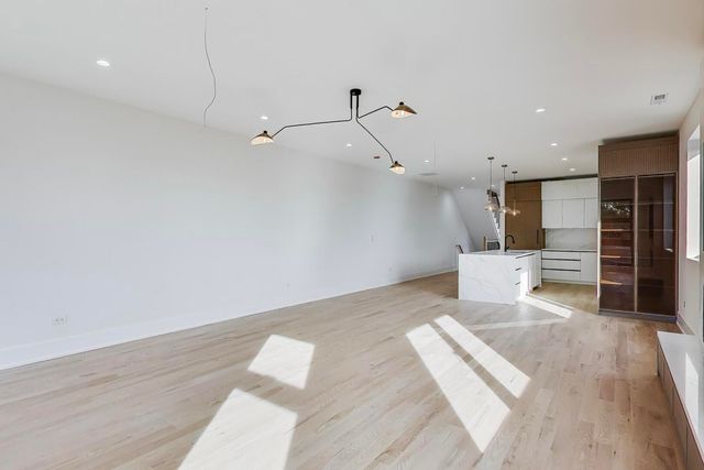 2307 W Foster Avenue 1, Chicago, IL 60625