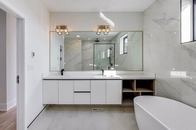 2307 W Foster Avenue 1, Chicago, IL 60625