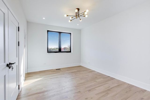 2307 W Foster Avenue 1, Chicago, IL 60625