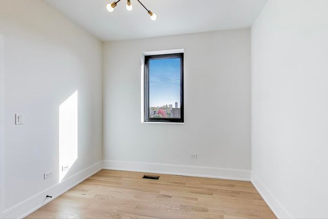 2307 W Foster Avenue 1, Chicago, IL 60625