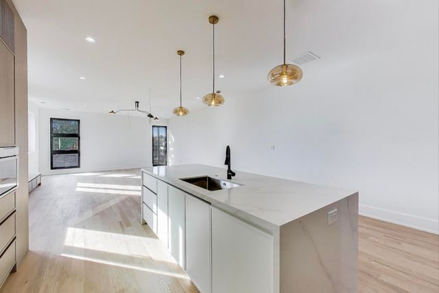 2307 W Foster Avenue 1, Chicago, IL 60625