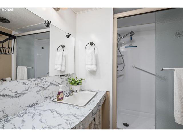 2150 LAURA St 12, Springfield, OR 97477