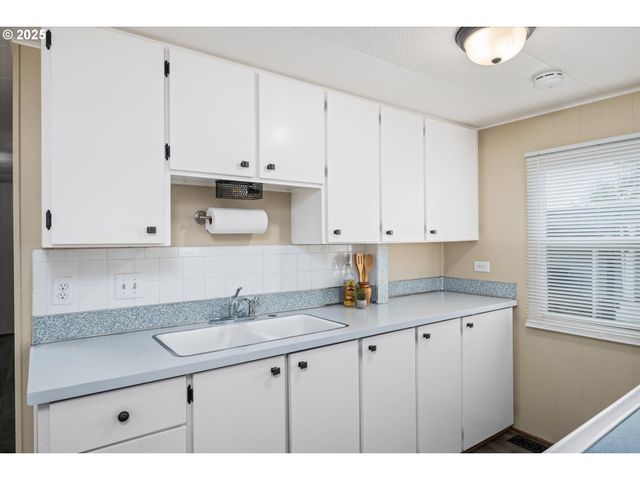 2150 LAURA St 12, Springfield, OR 97477
