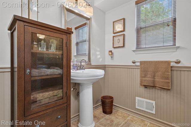 5569 Northcrest Court, Independence Charter Township, MI 48346