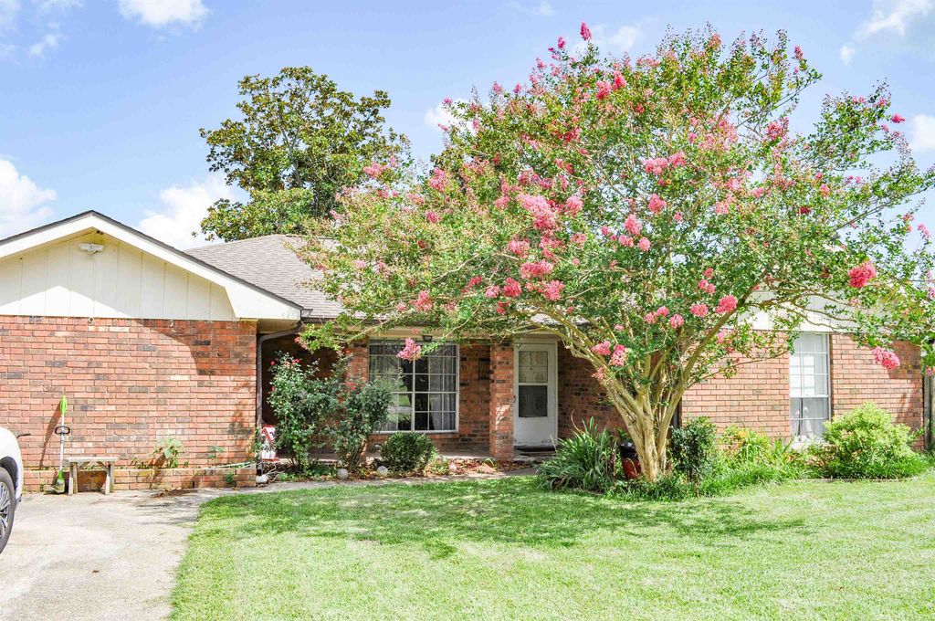 435 Belle Vue Dr, Lockport, LA 70374