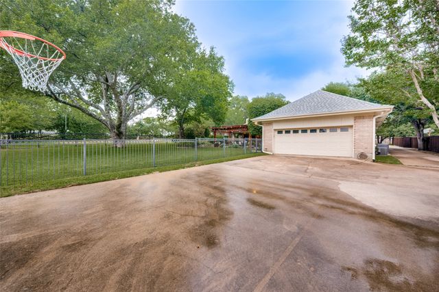 9004 Martin Drive, North Richland Hills, TX 76182