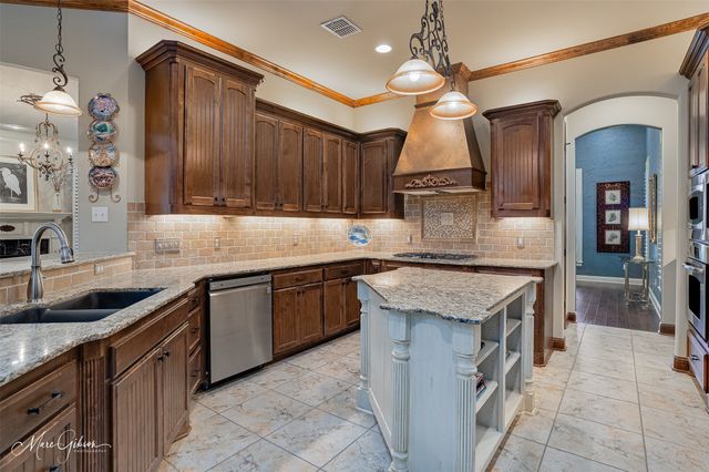 1020 Winterberry Lane, Shreveport, LA 71106