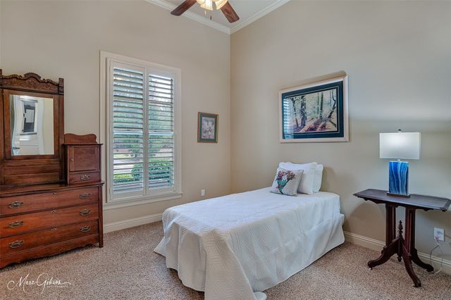 1020 Winterberry Lane, Shreveport, LA 71106