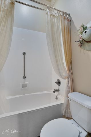 1020 Winterberry Lane, Shreveport, LA 71106