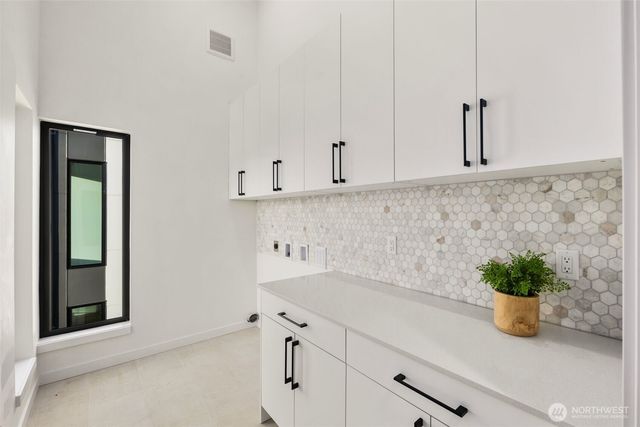 5246 23rd Avenue SW, Seattle, WA 98106