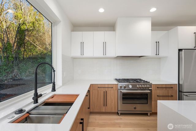 5246 23rd Avenue SW, Seattle, WA 98106