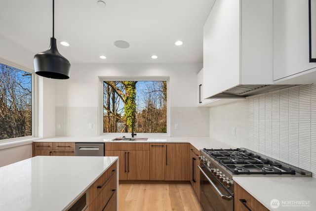 5246 23rd Avenue SW, Seattle, WA 98106