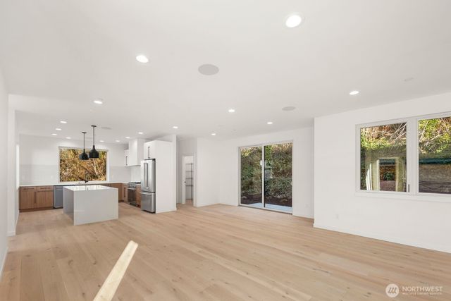 5246 23rd Avenue SW, Seattle, WA 98106