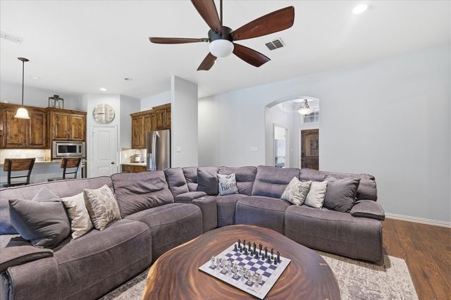 145 Foxpointe Circle, Weatherford, TX 76087