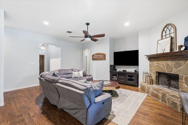 145 Foxpointe Circle, Weatherford, TX 76087