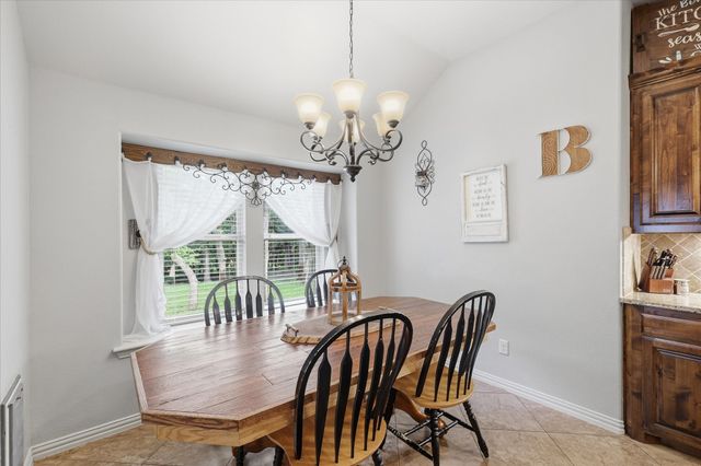 145 Foxpointe Circle, Weatherford, TX 76087