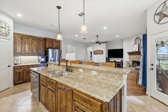 145 Foxpointe Circle, Weatherford, TX 76087