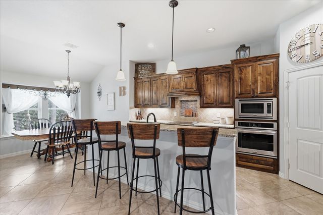 145 Foxpointe Circle, Weatherford, TX 76087