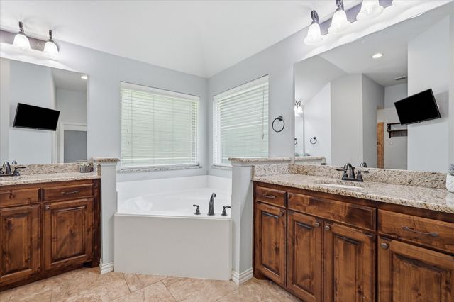 145 Foxpointe Circle, Weatherford, TX 76087