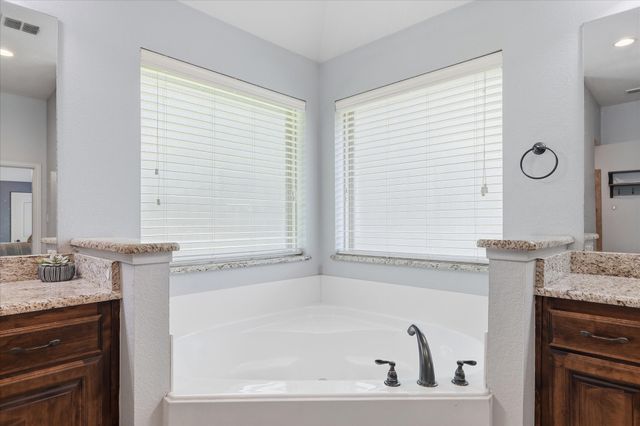 145 Foxpointe Circle, Weatherford, TX 76087