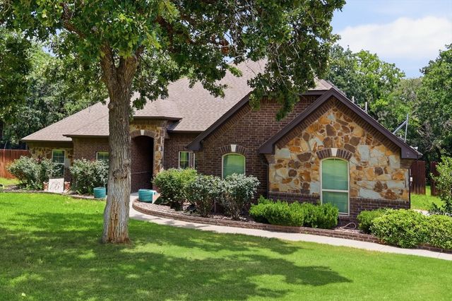 145 Foxpointe Circle, Weatherford, TX 76087