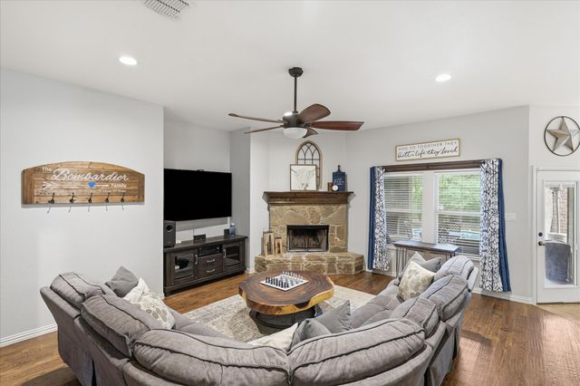 145 Foxpointe Circle, Weatherford, TX 76087