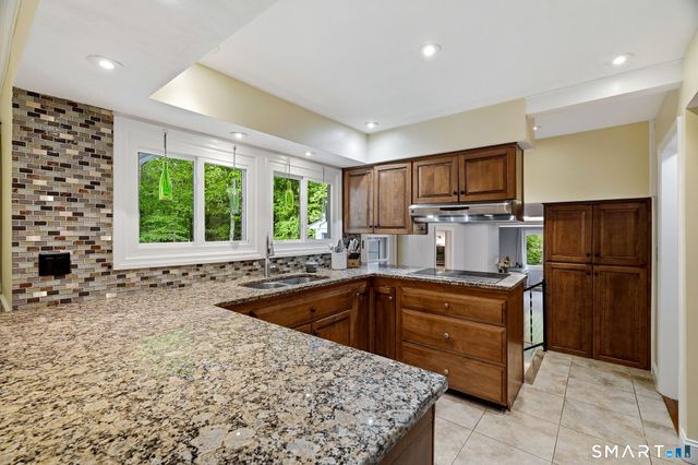 24 Jericho Drive, Old Lyme, CT 06371