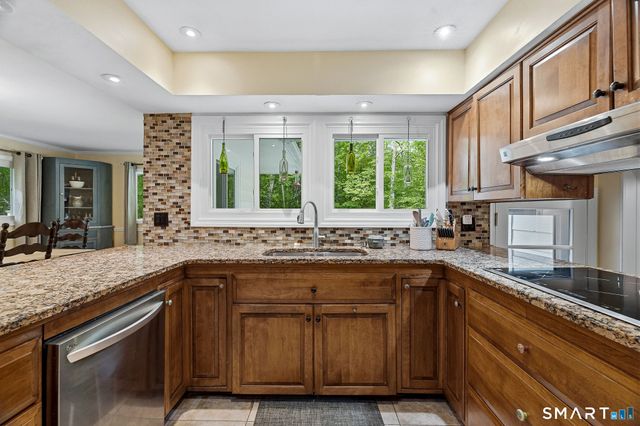 24 Jericho Drive, Old Lyme, CT 06371