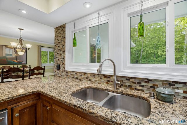 24 Jericho Drive, Old Lyme, CT 06371