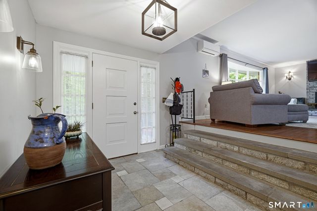 24 Jericho Drive, Old Lyme, CT 06371