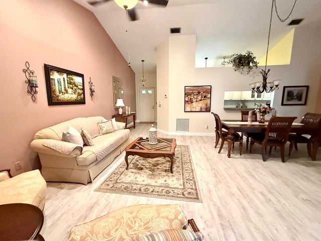 5878 Parkwalk Circle W, Boynton Beach, FL 33472