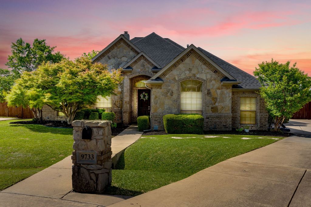 9733 Corral Drive, Fort Worth, TX 76244