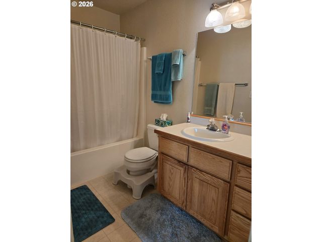 2719 GOLFVIEW Ave, Sutherlin, OR 97479